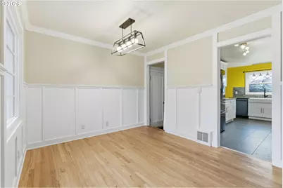 19 NE 139th Ave, Portland, OR 97230 - Photo 8