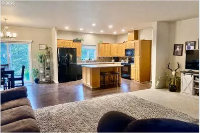 345 Debbie Ct, Glide, OR 97443 - Photo 2