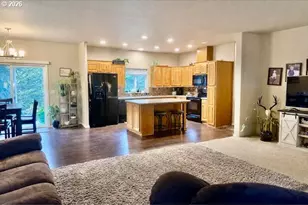 345 Debbie Ct, Glide, OR 97443 - Photo 2