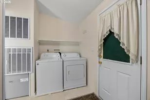 550 S State St, Sutherlin, OR 97479 - Photo 12