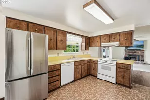 141 SW Chapman St, Sheridan, OR 97378 - Photo 16