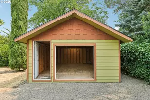 141 SW Chapman St, Sheridan, OR 97378 - Photo 36