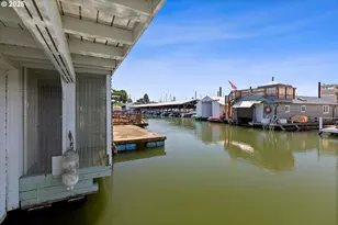 2915 NE Marine Dr, Portland, OR 97211 - Photo 20