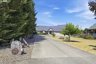 2833 20th St, Springfield, OR 97477 - Photo 2