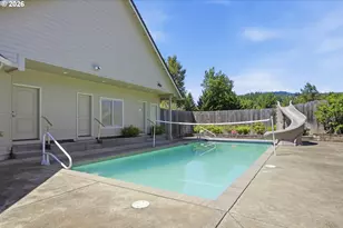 2833 20th St, Springfield, OR 97477 - Photo 32