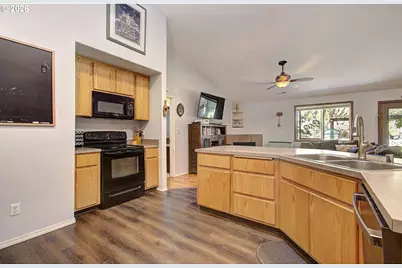 15 NE 14th Ct, Battle Ground, WA 98604 - Photo 8