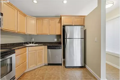 6220 SW Capitol Hwy #8, Portland, OR 97239 - Photo 10