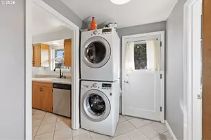 746 SE 143rd Ave, Portland, OR 97233 - Photo 8