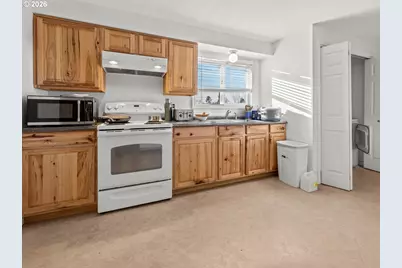 420 N 13th Ave, Cornelius, OR 97113 - Photo 16