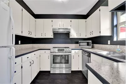 1210 E 38th Ave, Eugene, OR 97405 - Photo 8