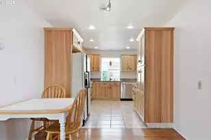 810 22nd St, Springfield, OR 97477 - Photo 16
