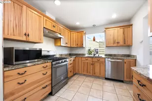 810 22nd St, Springfield, OR 97477 - Photo 10