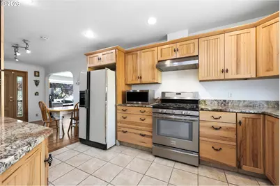 810 22nd St, Springfield, OR 97477 - Photo 14