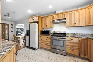 810 22nd St, Springfield, OR 97477 - Photo 14