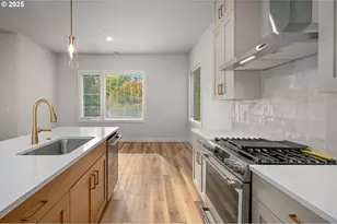 7737 SW 42nd Ave, Portland, OR 97219 - Photo 8