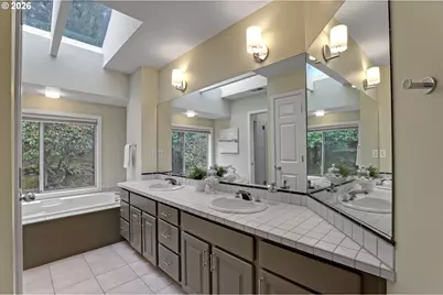 7635 S Hood Ave, Portland, OR 97219 - Photo 16