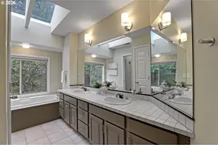 7635 S Hood Ave, Portland, OR 97219 - Photo 16