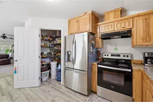 76566 Davis Rd, Oakridge, OR 97463 - Photo 16