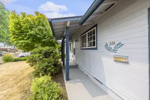 2101 Country Club Ct, Woodburn, OR 97071 - Photo 4