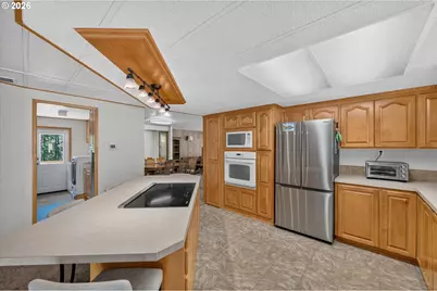 1111 Pioneer Rd, Dallas, OR 97338 - Photo 14