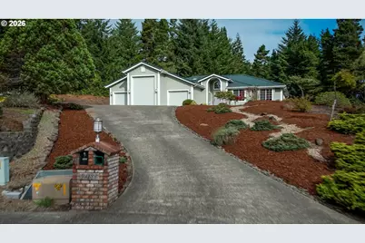 2184 13th St, Florence, OR 97439 - Photo 6