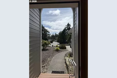 2184 13th St, Florence, OR 97439 - Photo 8