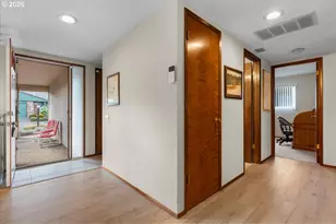 15800 SW Alderbrook Cir, Portland, OR 97224 - Photo 4
