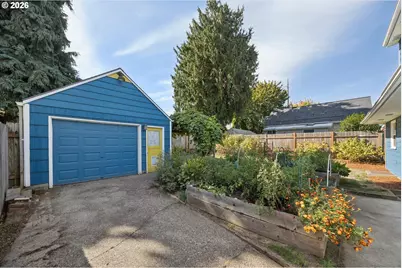 26 NE Stafford St, Portland, OR 97211 - Photo 32