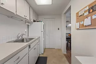 15200 SW Crown Dr, King City, OR 97224 - Photo 14