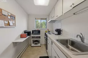 15200 SW Crown Dr, King City, OR 97224 - Photo 12