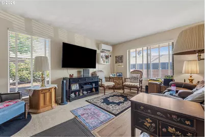 15200 SW Crown Dr #4, King City, OR 97224 - Photo 6