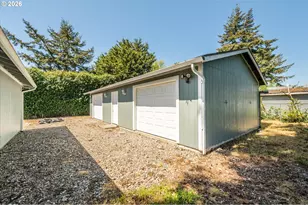 1135 1st St NE, Bandon, OR 97411 - Photo 4