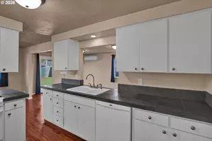 596 Pinedale Ave, Springfield, OR 97477 - Photo 10