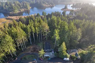 89555 Shorecrest Dr, Florence, OR 97439 - Photo 22