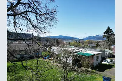 311 W Lincoln St, Bingen, WA 98605 - Photo 1