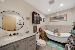 4204 Dogwood Ave, Tillamook, OR 97141 - Photo 14