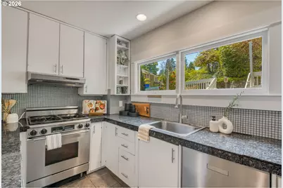 2656 SW Gerald Ave, Portland, OR 97201 - Photo 10
