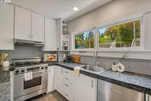 2656 SW Gerald Ave, Portland, OR 97201 - Photo 10