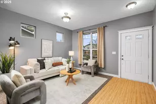 917 NE 4th Ave, Hillsboro, OR 97124 - Photo 2