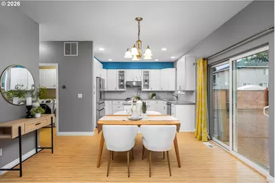 917 NE 4th Ave, Hillsboro, OR 97124 - Photo 8