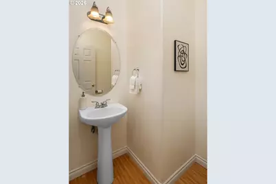 917 NE 4th Ave, Hillsboro, OR 97124 - Photo 12