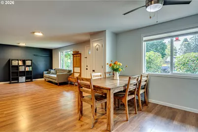 12710 NE 37th St, Vancouver, WA 98682 - Photo 2