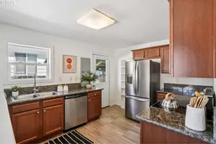 226 NE 157th Ave, Portland, OR 97230 - Photo 10