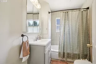 226 NE 157th Ave, Portland, OR 97230 - Photo 12