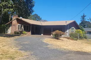 134 N 3rd St, Saint Helens, OR 97051 - Photo 2