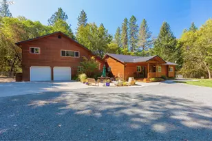 737 Pinecrest Dr, Grants Pass, OR 97526 - Photo 2