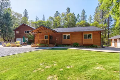 737 Pinecrest Dr, Grants Pass, OR 97526 - Photo 1