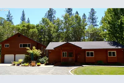 737 Pinecrest Dr, Grants Pass, OR 97526 - Photo 1