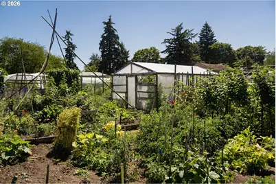 11608 SE Reedway St, Portland, OR 97266 - Photo 30