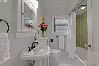 1106 NE 33rd Ave, Portland, OR 97232 - Photo 18